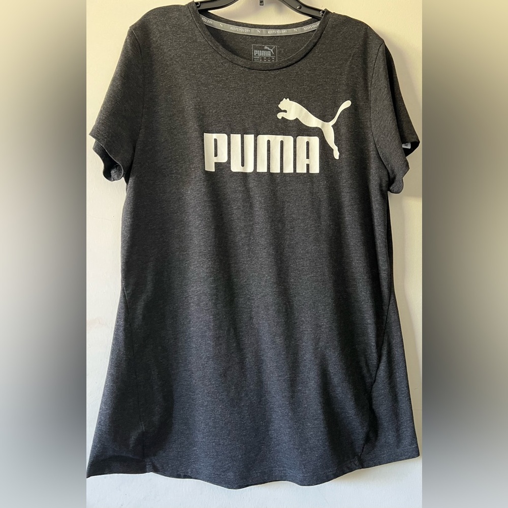 Beautiful gray Puma women’s T shirt.